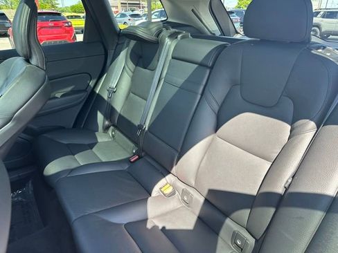 Used 2021 Volvo XC60 T5 Momentum AWD/4WD image 32