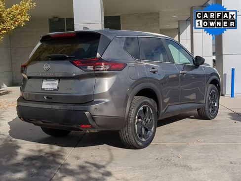Used 2024 Nissan Rogue SV image 6