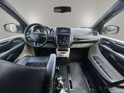 Used 2018 Dodge Grand Caravan SXT FWD image 22