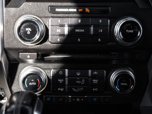 Used 2016 Ford F150 Platinum w/ Equipment Group 701A Luxury image 25