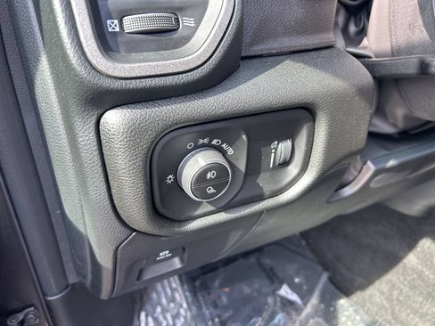 New 2026 RAM 1500 Express AWD/4WD image 11