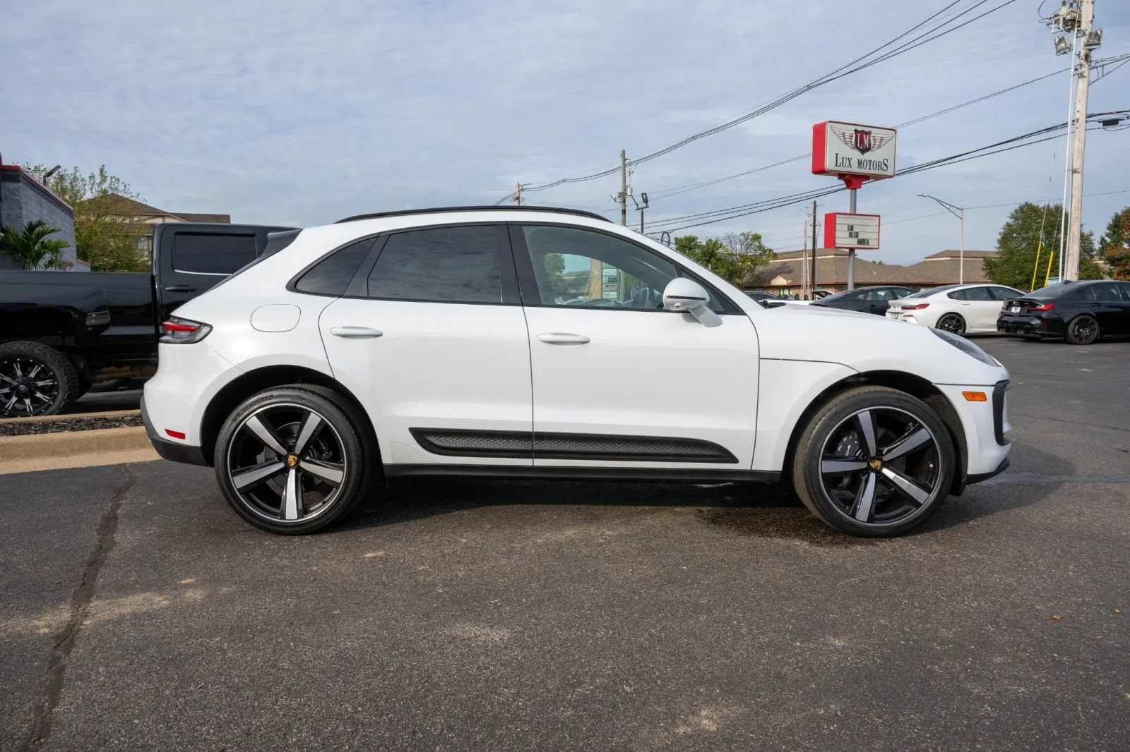 Used 2024 Porsche Macan w/ Premium Plus Package AWD/4WD image 9