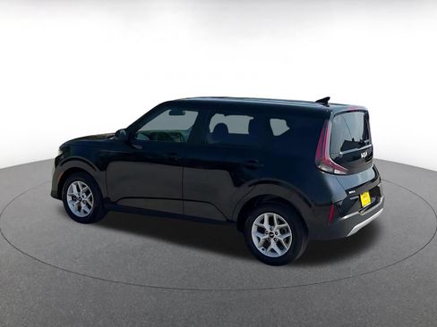 Used 2025 Kia Soul LX w/ LX Technology Package FWD image 10