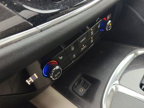 Used 2021 Buick Enclave Essence w/ Sound and Sites Package image 11