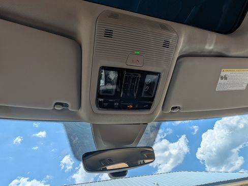 Used 2024 Volkswagen Atlas SEL Premium R-Line AWD/4WD image 32