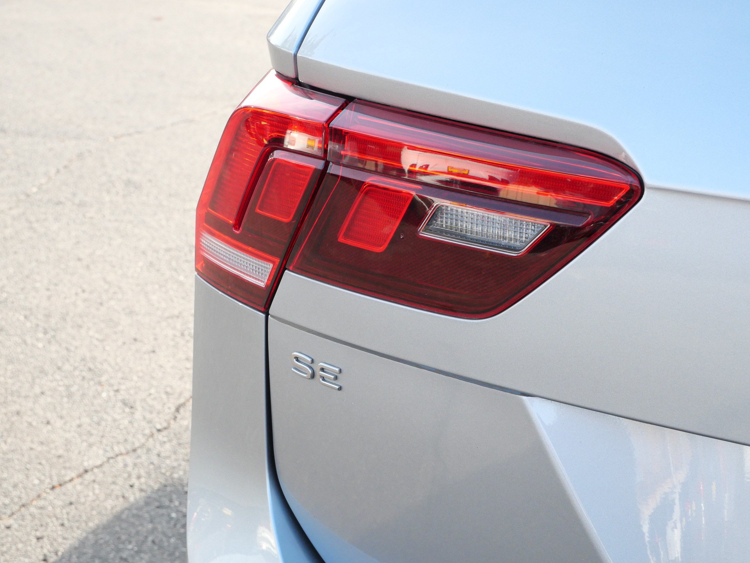 Certified 2023 Volkswagen Tiguan SE R-Line AWD/4WD image 17