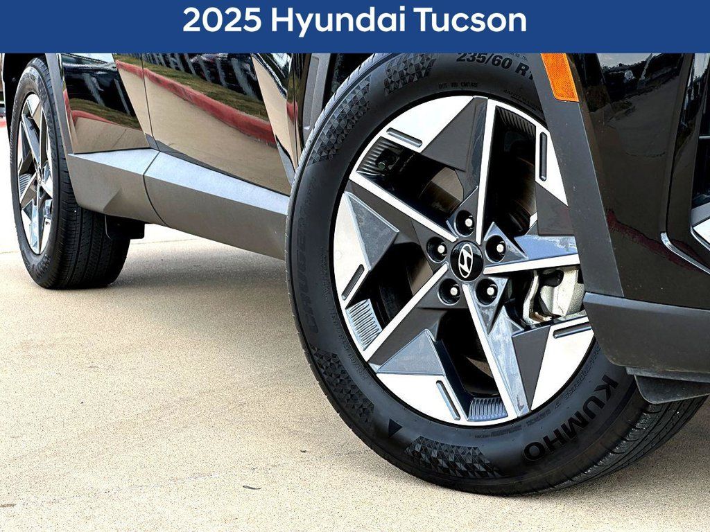 Used 2025 Hyundai Tucson SEL FWD image 2