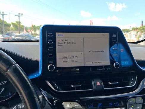 Used 2019 Toyota C-HR XLE FWD image 17