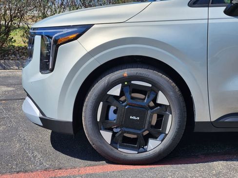 New 2026 Kia Carnival EX image 7