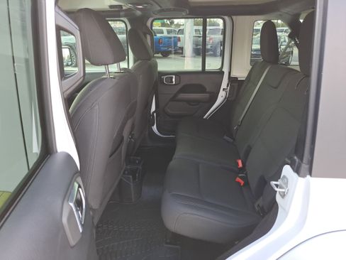 Used 2018 Jeep Wrangler Unlimited Sahara w/ LED Lighting Group image 13