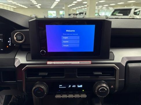 Certified 2025 Toyota 4Runner SR5 AWD/4WD image 17