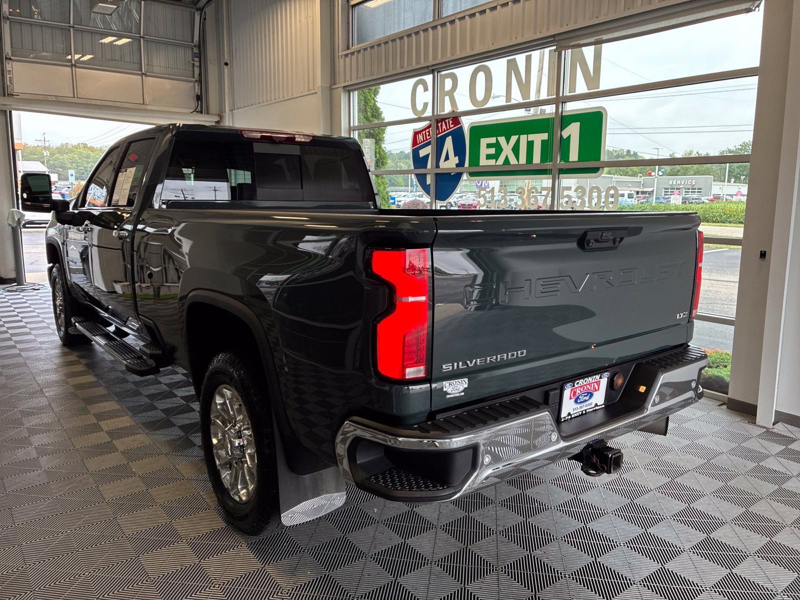 Used 2025 Chevrolet Silverado 3500 LTZ AWD/4WD image 4