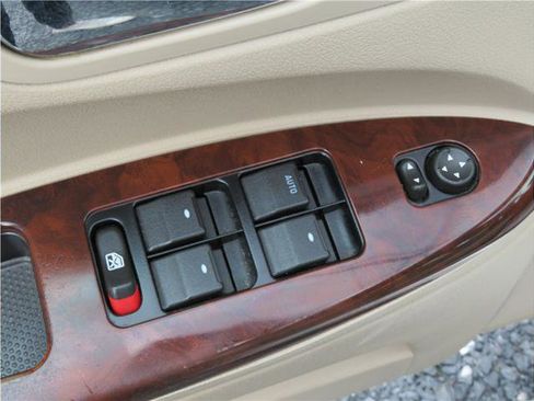 Used 2009 Buick LaCrosse CXL w/ Driver Confidence Package image 9