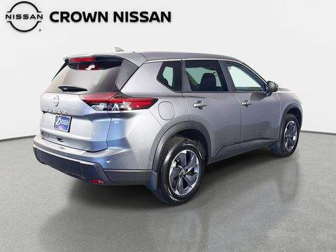 Certified 2026 Nissan Rogue SV FWD image 5