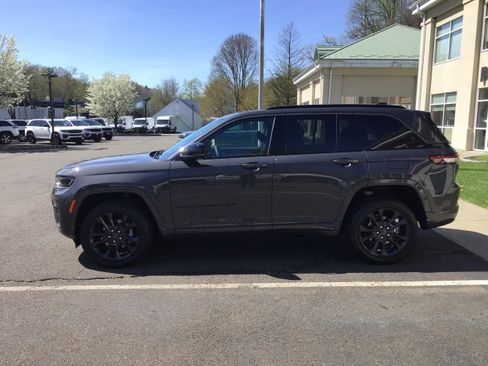New 2026 Jeep Grand Cherokee Limited AWD/4WD image 4