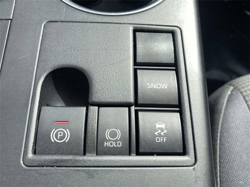 Used 2024 Toyota Highlander LE image 29