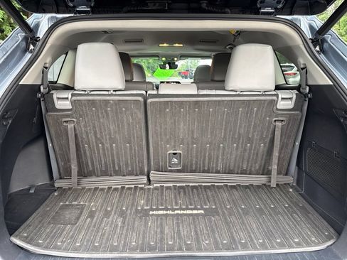 Used 2022 Toyota Highlander XLE AWD/4WD image 13