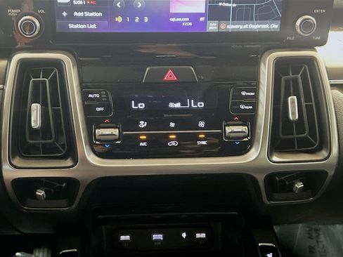 Used 2023 Kia Sorento S w/ Panoramic Sunroof Package FWD image 12