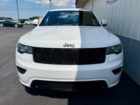 Used 2018 Jeep Grand Cherokee Altitude AWD/4WD image 8