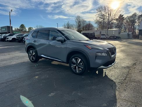 Used 2023 Nissan Rogue Platinum w/ Platinum Premium Package image 4