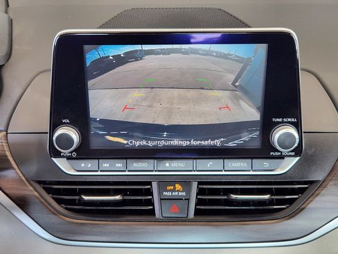 Used 2025 Nissan Altima 2.5 SV FWD image 18