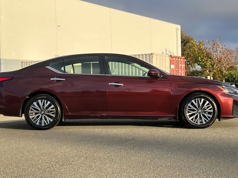 Certified 2023 Nissan Altima 2.5 SV image 3