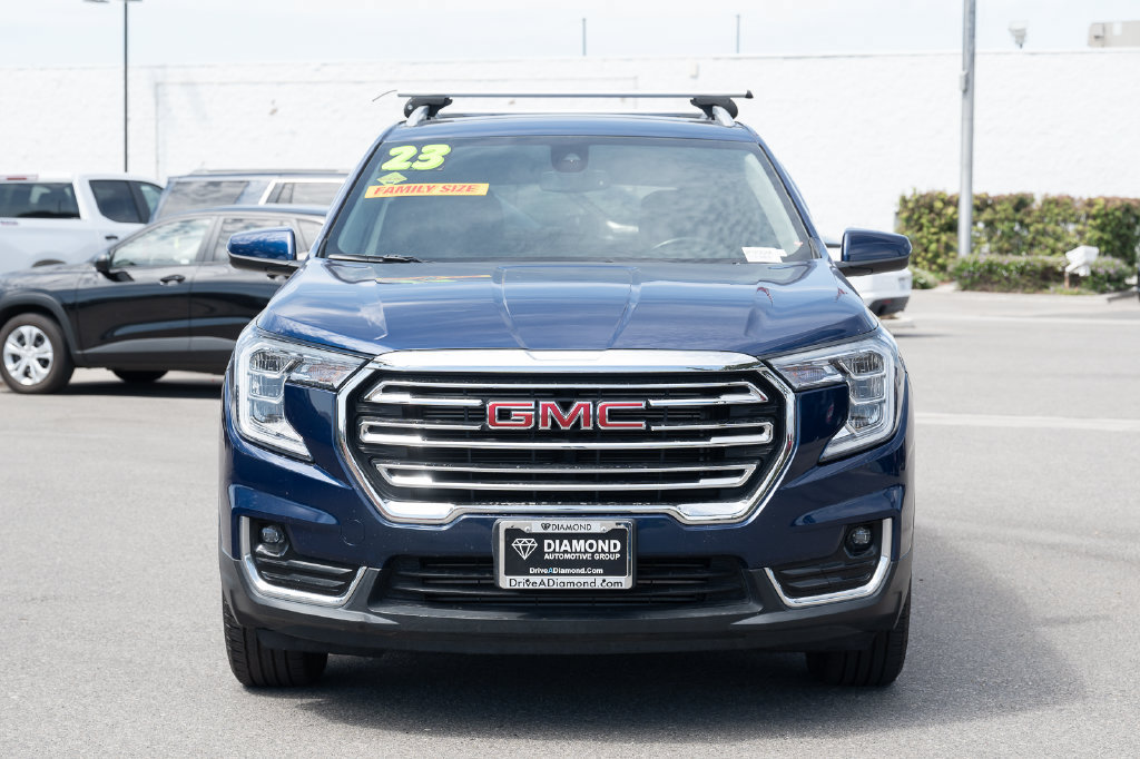 Used 2023 GMC Terrain SLT AWD/4WD image 2