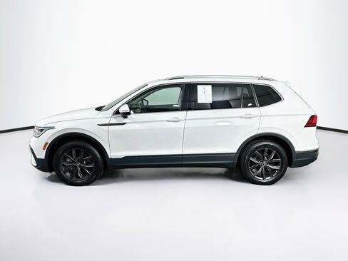 Used 2024 Volkswagen Tiguan SE w/ Panoramic Sunroof Package FWD image 4