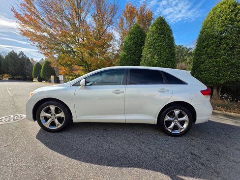 Used 2010 Toyota Venza image 2