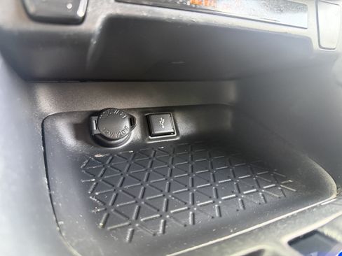 Used 2021 Toyota RAV4 LE AWD/4WD image 40