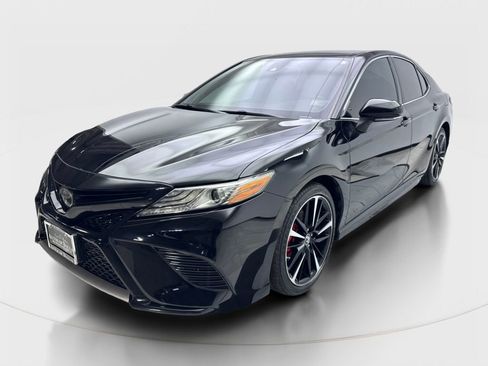 Used 2019 Toyota Camry XSE image 2