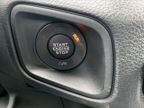 New 2025 Jeep Gladiator Sport image 17