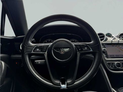 Used 2017 Bentley Bentayga image 25