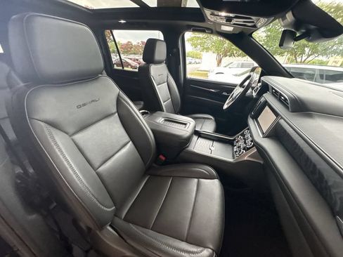 Certified 2024 GMC Yukon XL Denali AWD/4WD image 29