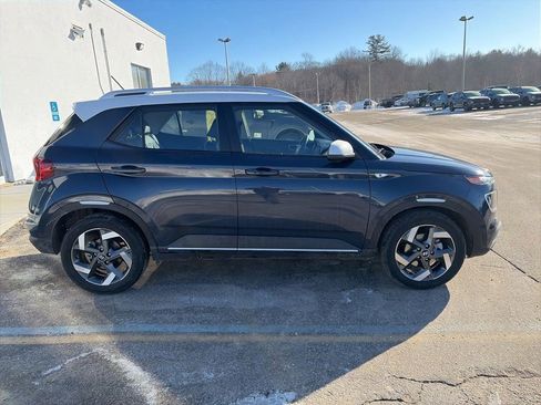 Used 2025 Hyundai Venue Limited image 8