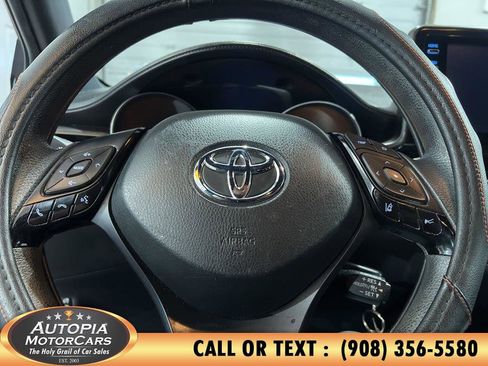 Used 2019 Toyota C-HR LE FWD image 20