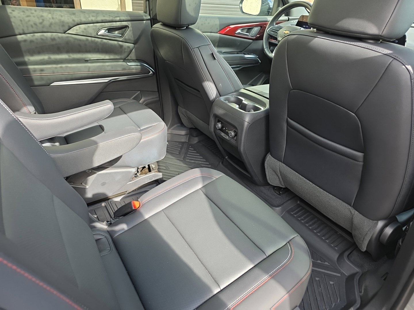 Used 2025 Chevrolet Traverse Z71 AWD/4WD image 34
