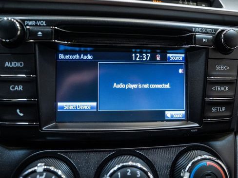 Used 2018 Toyota RAV4 LE w/ Carpet Mat Package image 22