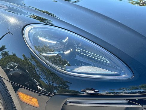 Used 2024 Porsche Macan image 37