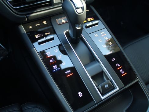 New 2026 Porsche Macan image 27