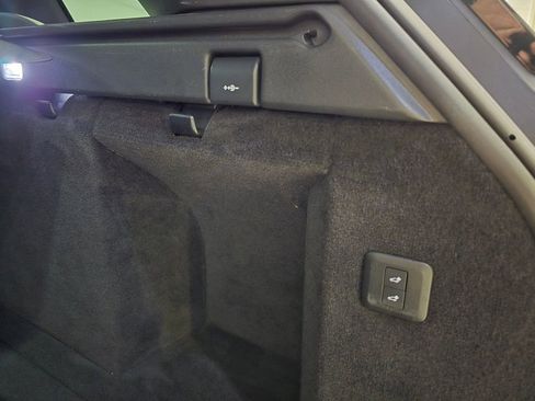 Used 2022 Land Rover Range Rover Sport SVR image 49