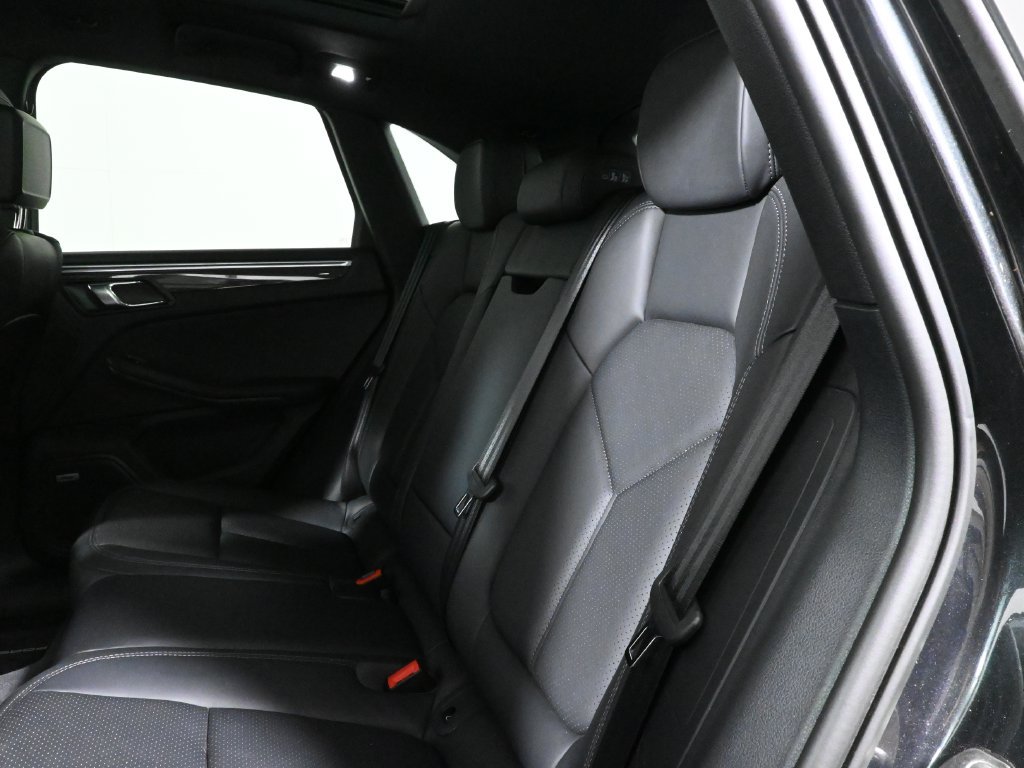 Used 2023 Porsche Macan S AWD/4WD image 7