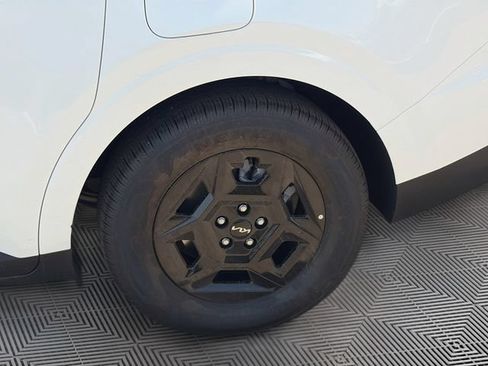 New 2026 Kia Carnival FWD image 31