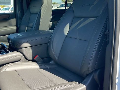 New 2026 GMC Yukon XL Denali w/ Denali Reserve Package AWD/4WD image 13