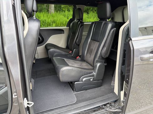 Used 2019 Dodge Grand Caravan SXT FWD image 20