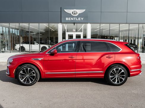 Used 2024 Bentley Bentayga Extended Wheelbase image 5