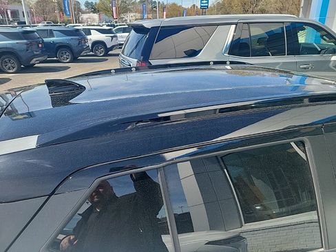 Used 2023 Nissan Kicks SR w/ SR Premium Package image 11