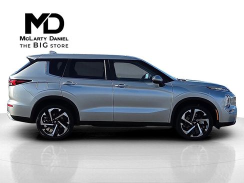 Used 2024 Mitsubishi Outlander SE image 6