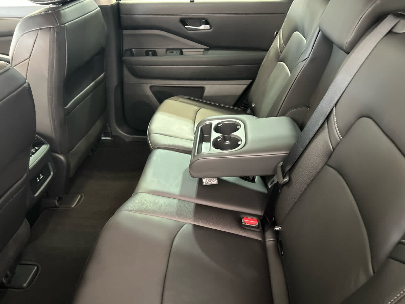 Used 2025 Nissan Pathfinder SL AWD/4WD image 5