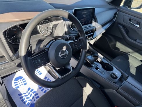 Used 2022 Nissan Rogue SV image 12